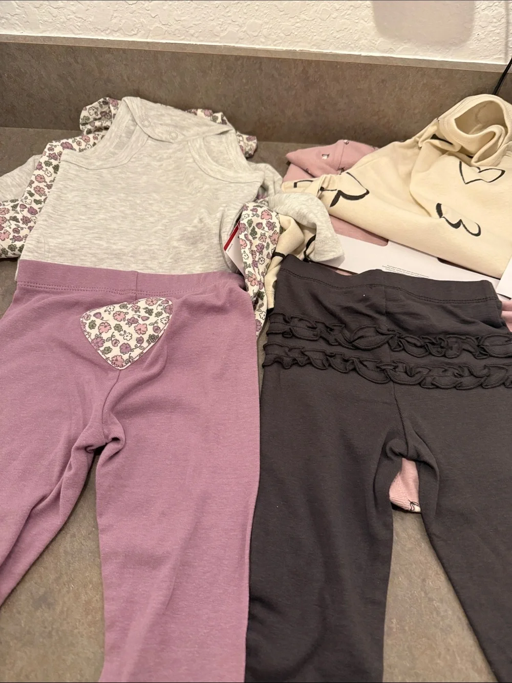 Carters 3 pc sets includes both sets. Size 18 mos